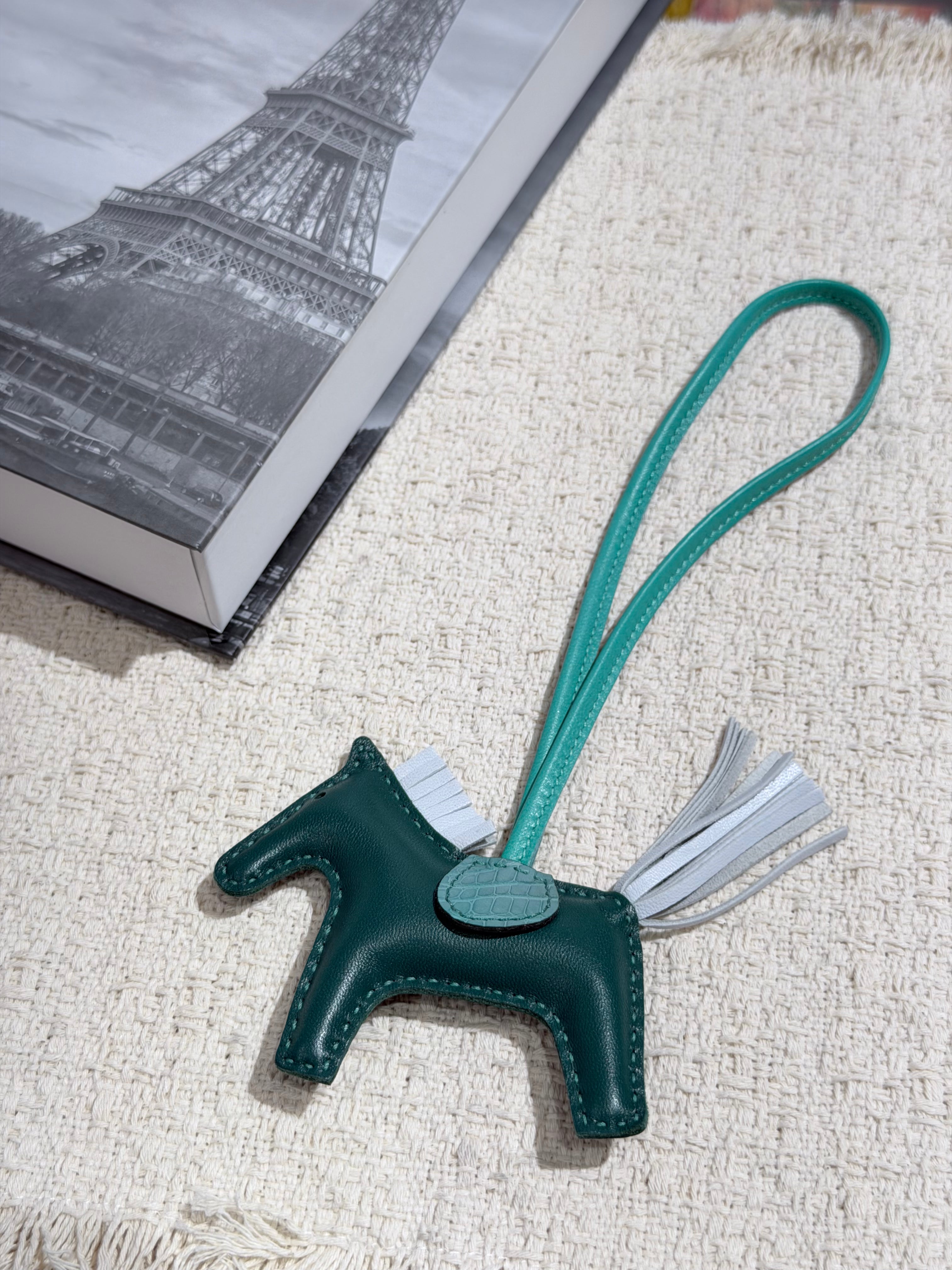 [New] Hermès Rodeo Touch Malachite/Menthe/Bleu Brume PM