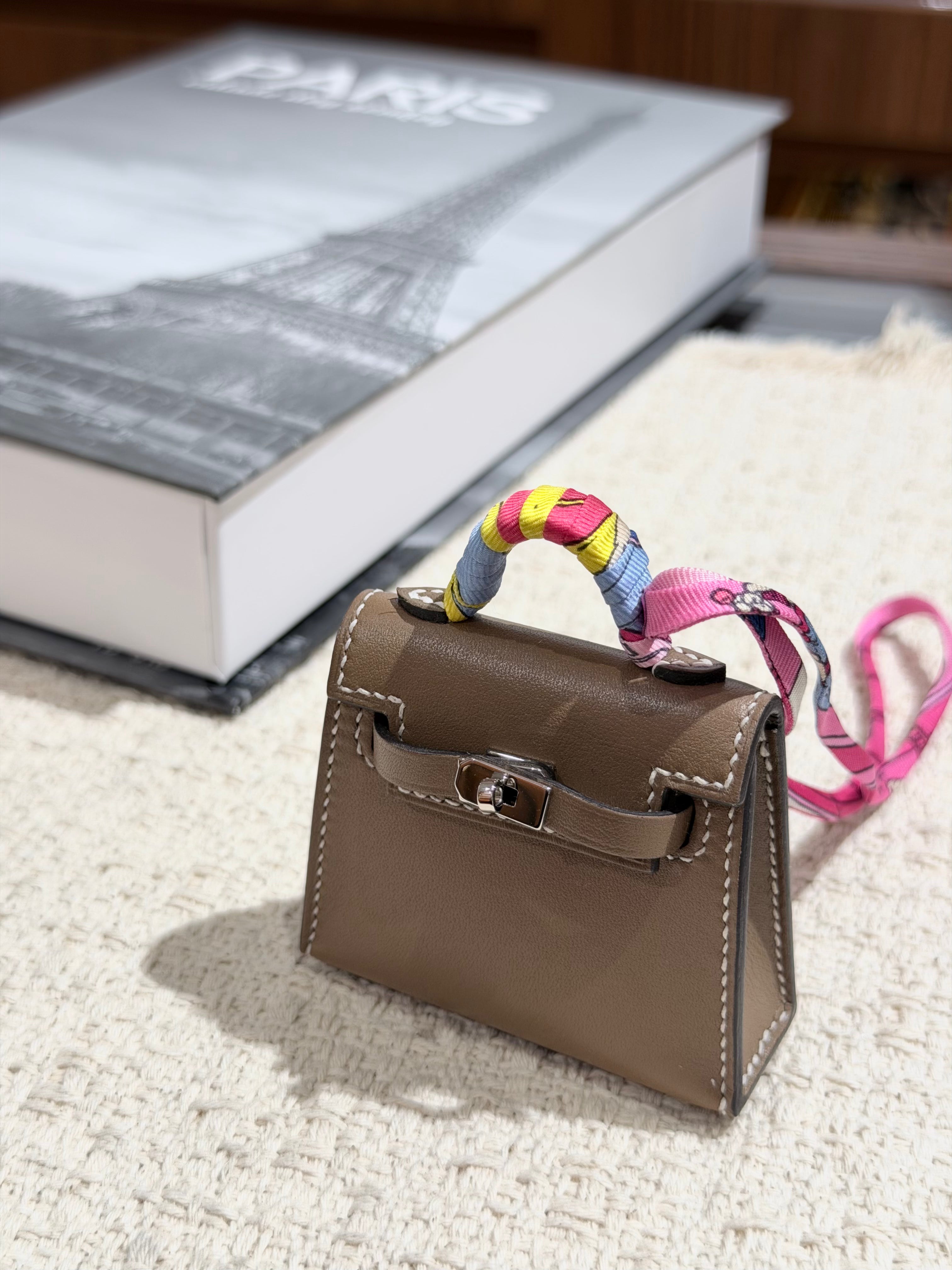 [New] Hermès Kelly Twilly Charm Etoupe Tadelakt CK