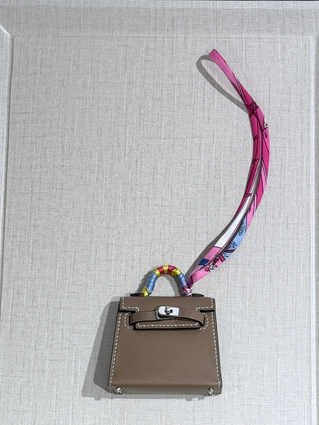 [New] Hermès Kelly Twilly Charm Etoupe Tadelakt CK