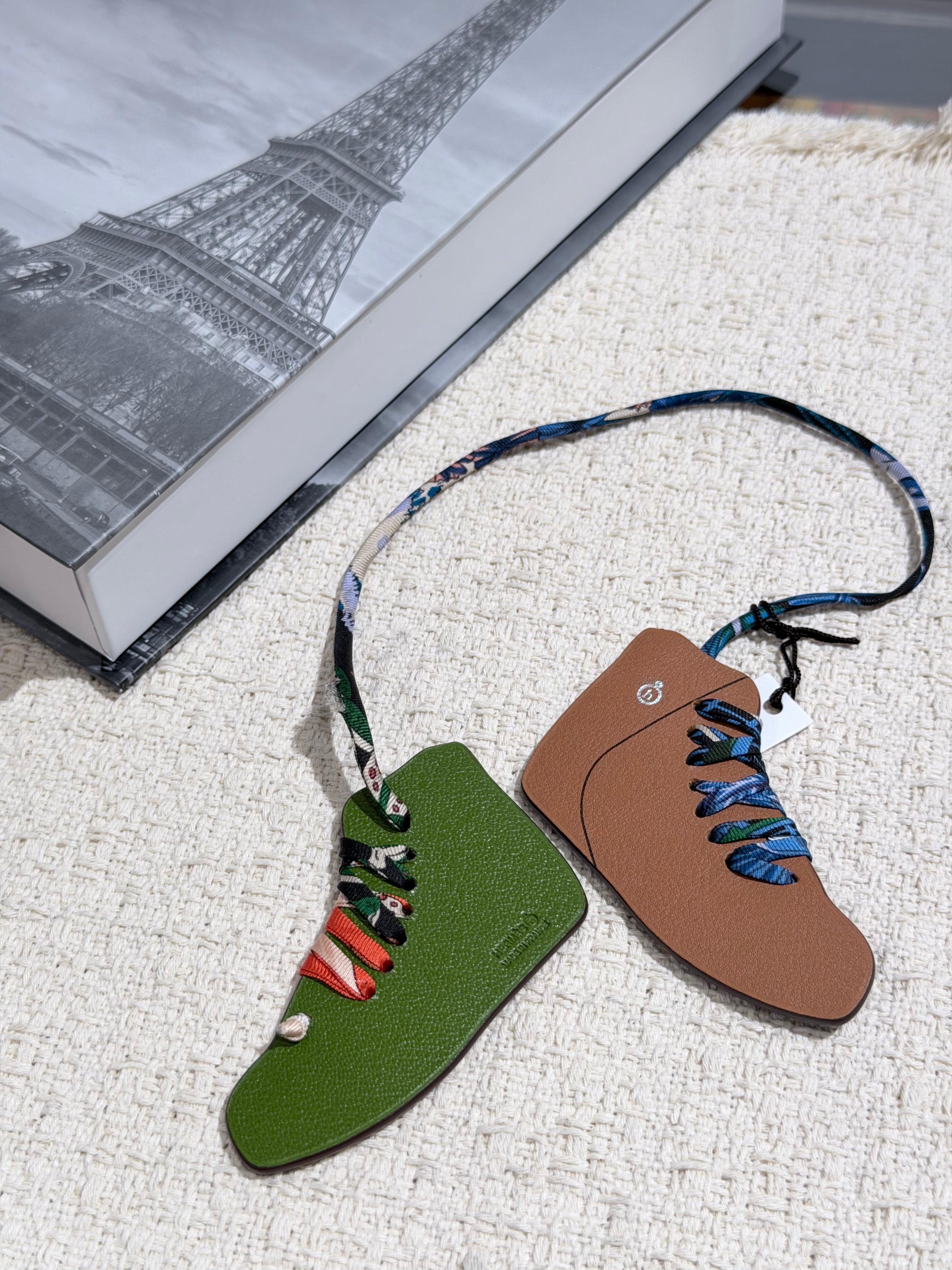 [New] Hermès Petit H Sneakers Charm