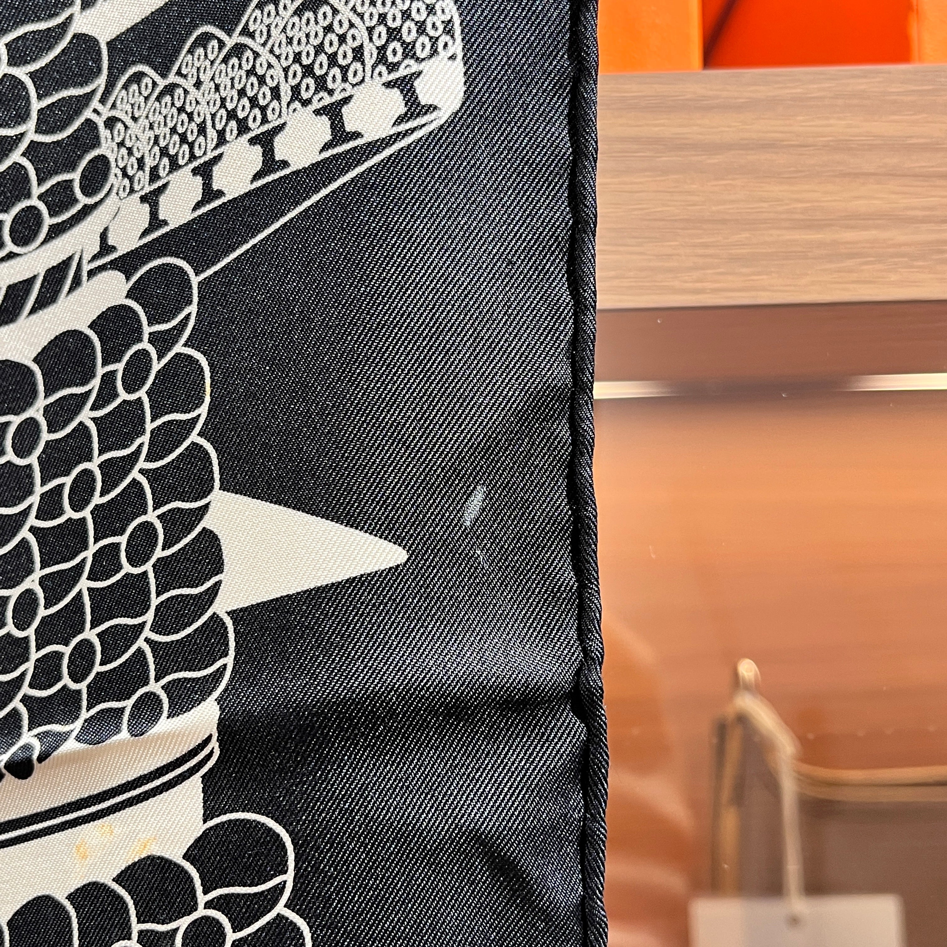 [Preloved] Hermès Scarf 90 Silk