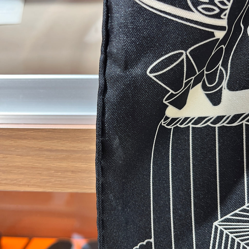 [Preloved] Hermès Scarf 90 Silk