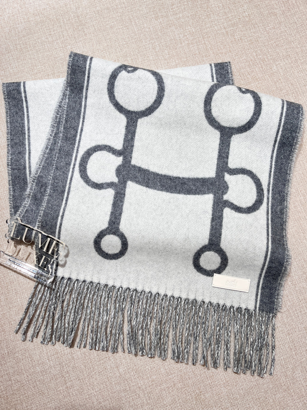 [New] Hermès Casaque Mors Muffler Ivory/ Gris Fianelle