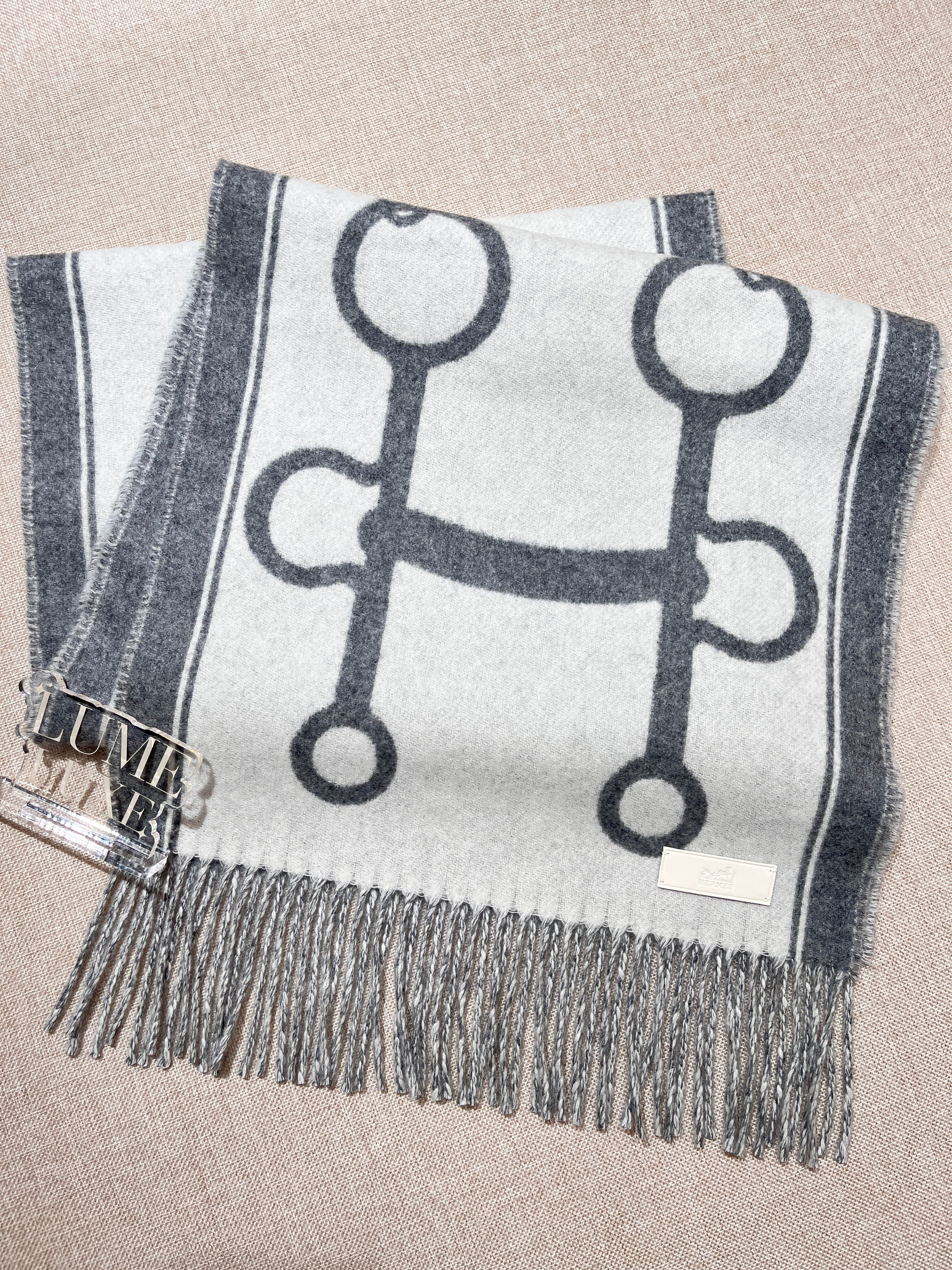 [New] Hermès Casaque Mors Muffler Ivory/ Gris Fianelle