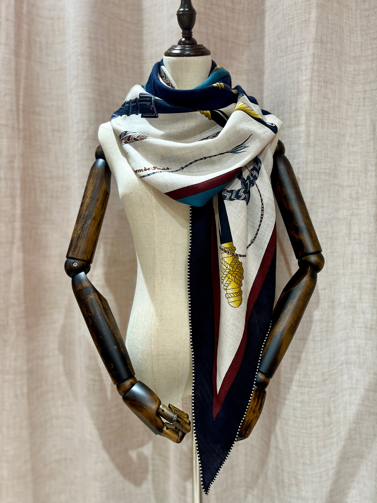 [New] Hermès Triangle Cashmere