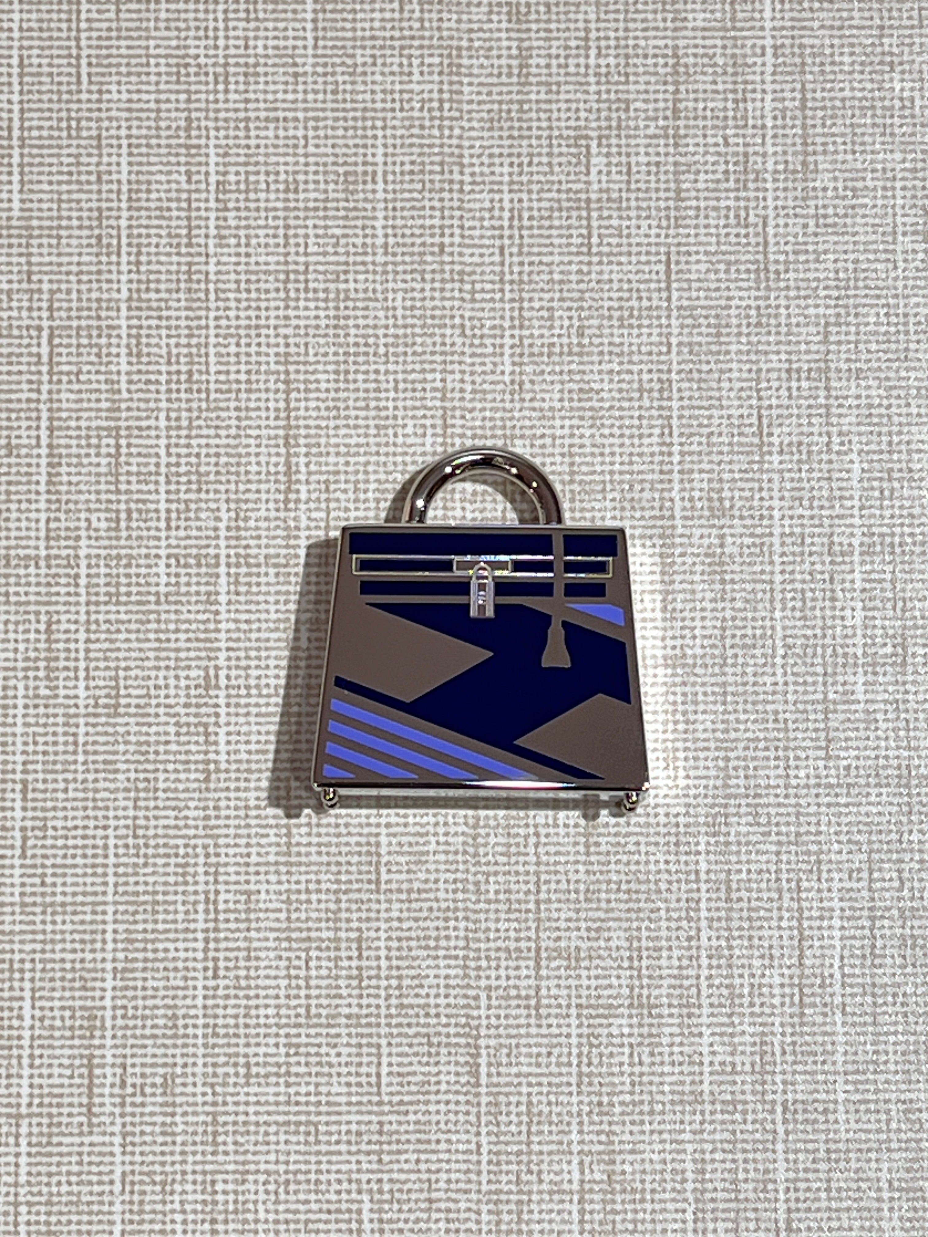 [Preloved] Hermès Curiosute Kelly Laque H Vibration Charm