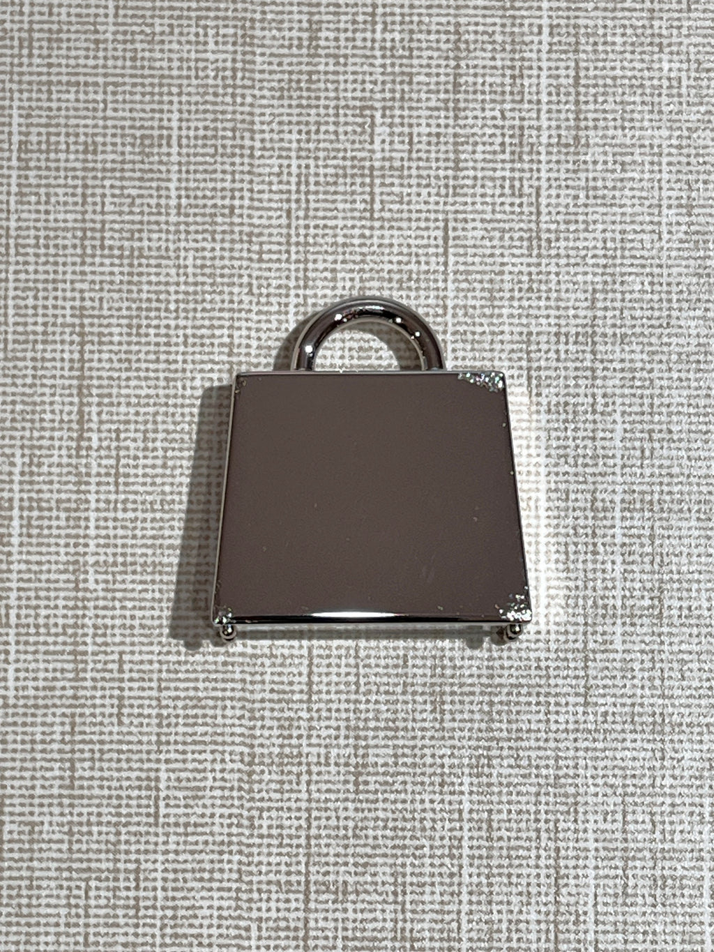 [Preloved] Hermès Curiosute Kelly Laque H Vibration Charm