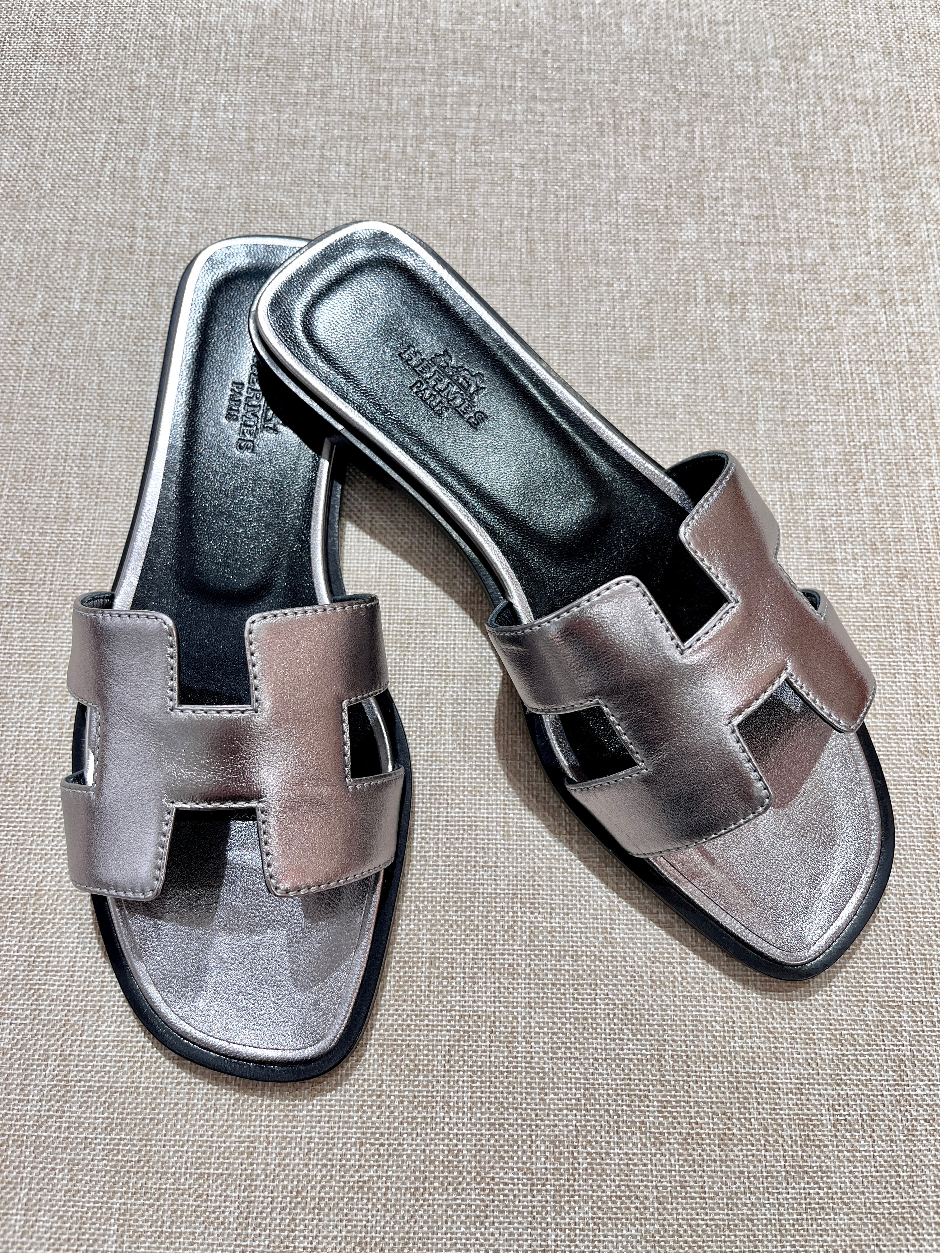 [New] Hermès Oran Nappa Metallise Sandal